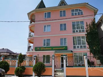 Куда поехать этим летом на море, какой курорт выбрать.. на сайте Лазарум вы найдете много интересного, почитаете отзывы, забронируете жиль..