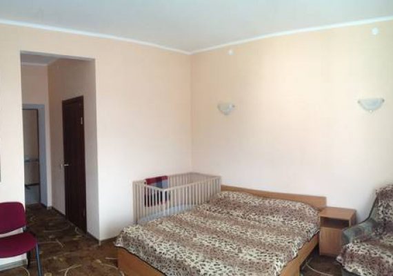 Трехместный номер с балконом