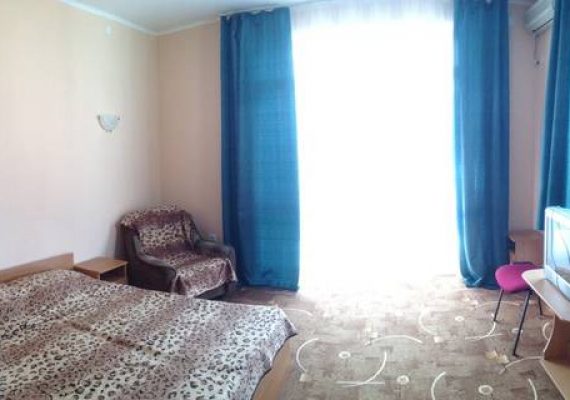 Трехместный номер с балконом