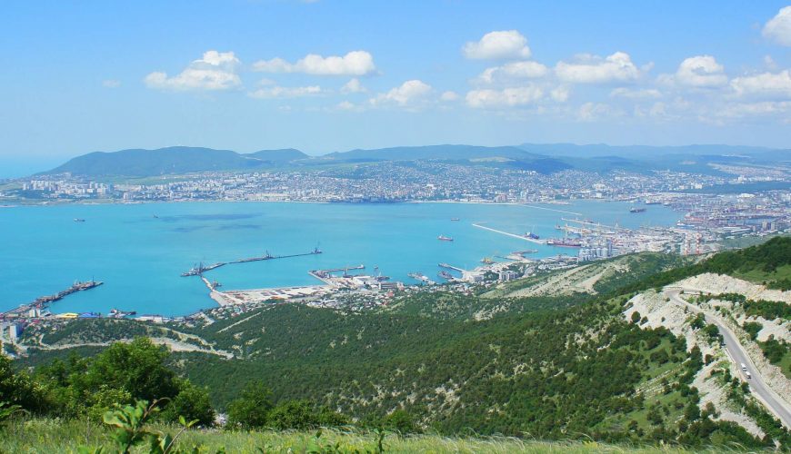 Куда поехать этим летом на море, какой курорт выбрать.. на сайте Лазарум вы найдете много интересного, почитаете отзывы, забронируете жиль..